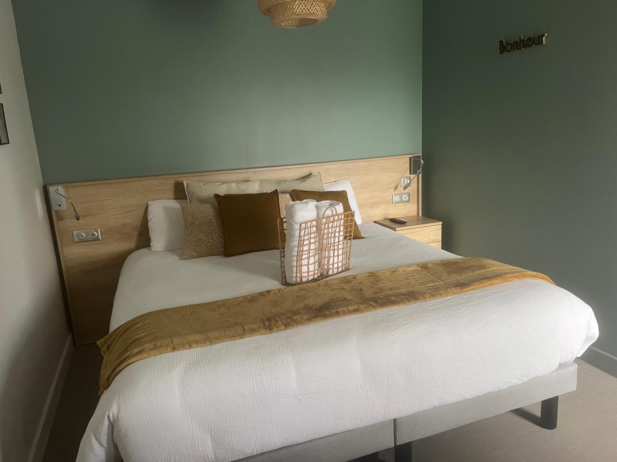 Chambre privatisée L’Ermitage vue sur la mayenne Château-Gontier Esterno foto